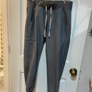 Figs petite jogger scrubs